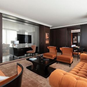 Urban One-Bedroom King Suite